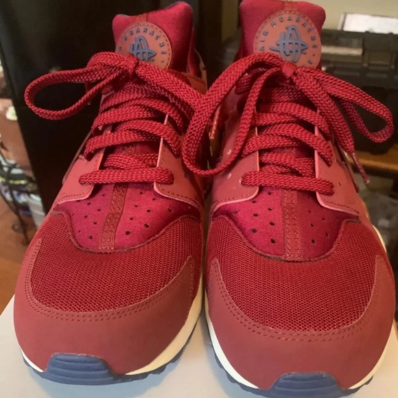 Nike Men’s Huarache “Team Red” . Burgundy/Nacy - New Condition - Picture 4 of 5